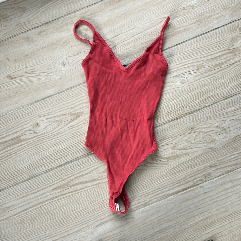 Lulu’s XS rust-red colored bodysuit